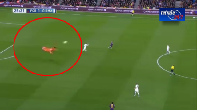 VIDEO: Bắt chước Neuer, Casillas lao ra ngoài vòng cấm phá bóng bằng đầu